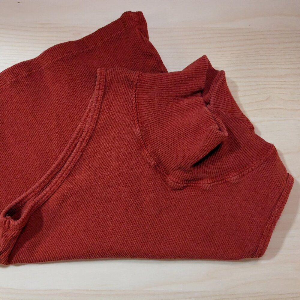 Big Bud Press Paprika Red Essential Sleeveless Turtleneck, size XS